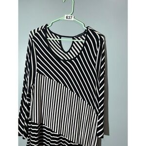 Simply Elegant Womens 1X Black White Multi Directional Stripe Keyhole Back Top